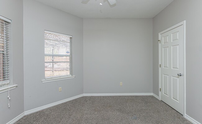 Building Photo - 5 Piedmont Cove