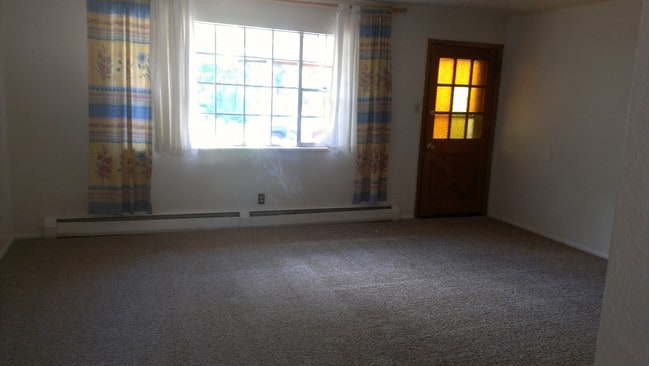 Building Photo - 4465 Comanche Dr