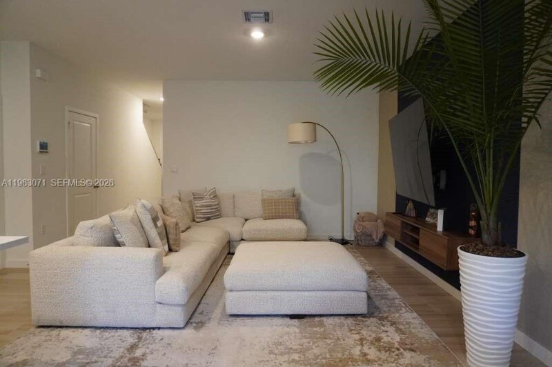 Building Photo - 385 NW 9th St