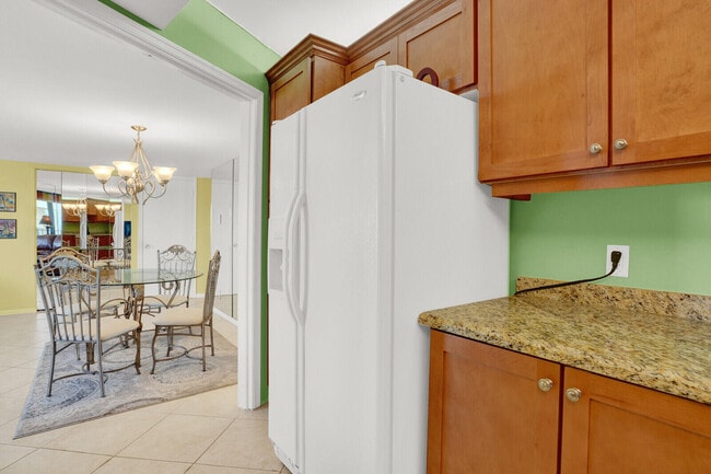 Building Photo - 5420 N Ocean Dr