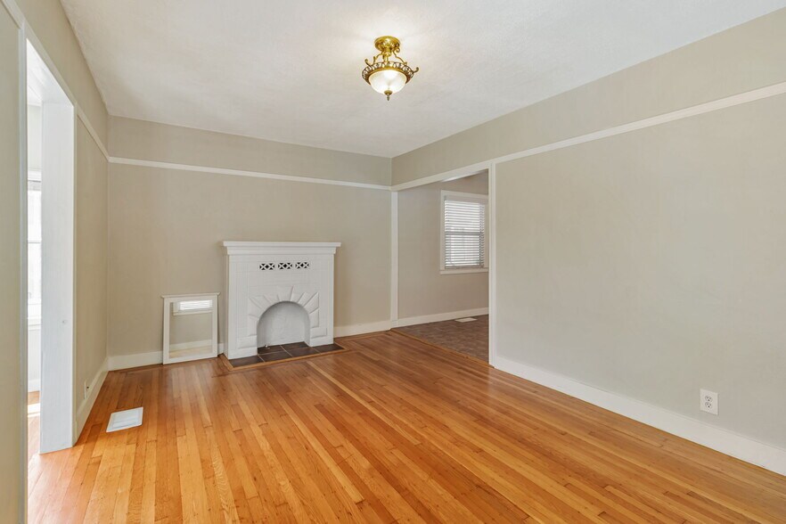 Building Photo - 4431 Penniman Ave