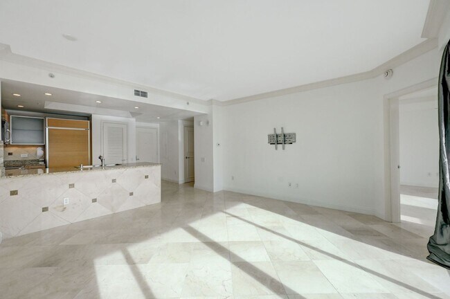 Building Photo - Turnberry Towers East 804- Strip/City/Mnt Views from this Stunning 1Bd/1.5Ba Residence
