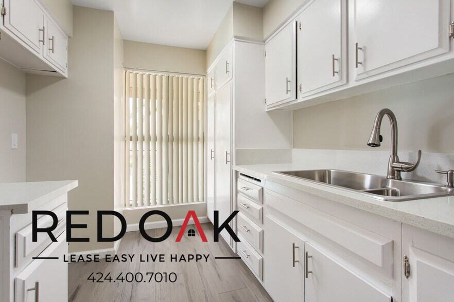 Building Photo - 615 Erie St