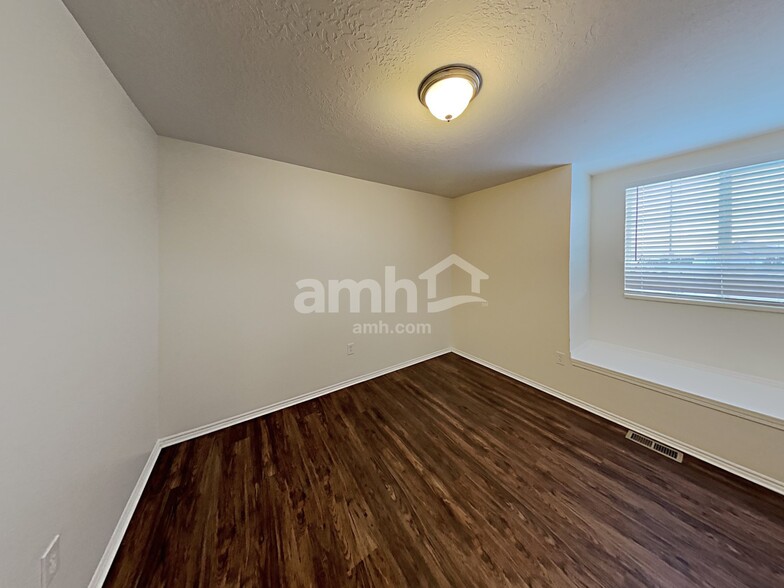 Building Photo - 5830 Impressions Dr