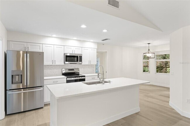 Building Photo - 2202 Cork Oak St W