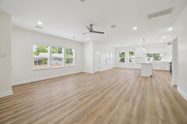 Building Photo - 901 E 37th St