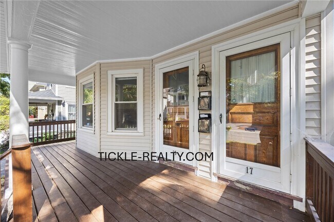 Building Photo - 15-17-17 Roosevelt St