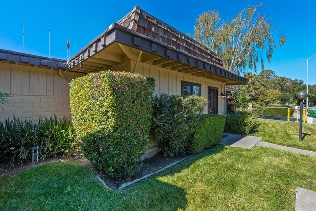 Building Photo - Unique 2 Bedroom, 1 Bath Stand-Alone House...