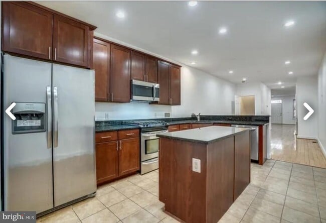 Building Photo - 111 E Cross St