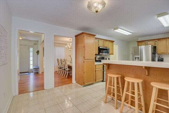 Building Photo - 869 Hickory Ridge Rd