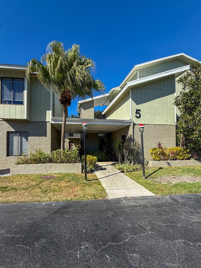 Building Photo - 800 NW Fork Rd