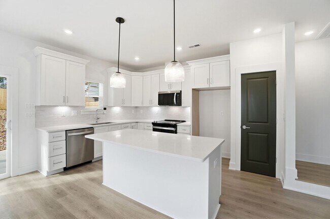 Building Photo - Bright & Modern New Construction Townhome