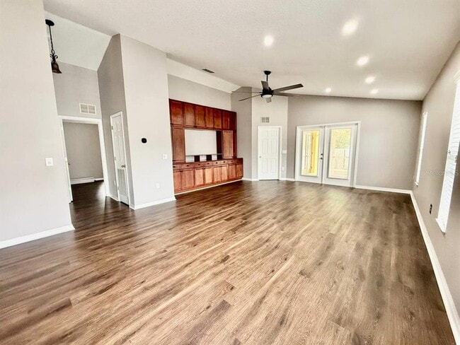 Building Photo - 6959 S Manhattan Ave