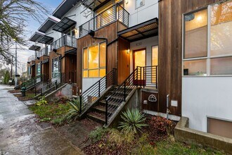 Building Photo - Modern 2 bed/3.5 bath Seattle townhome