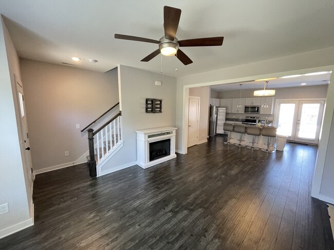 Building Photo - Matlock Townhomes 2 bedroom unit, close to...