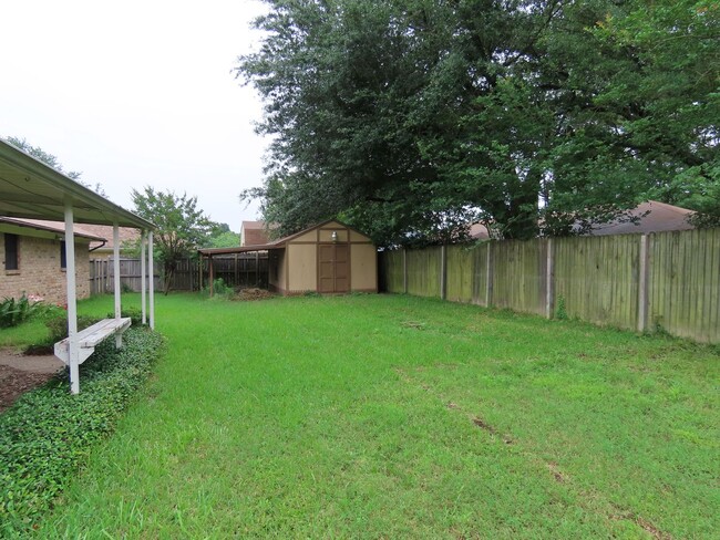 Building Photo - South Tyler! Spacious 3 Bedroom, 2 Bath