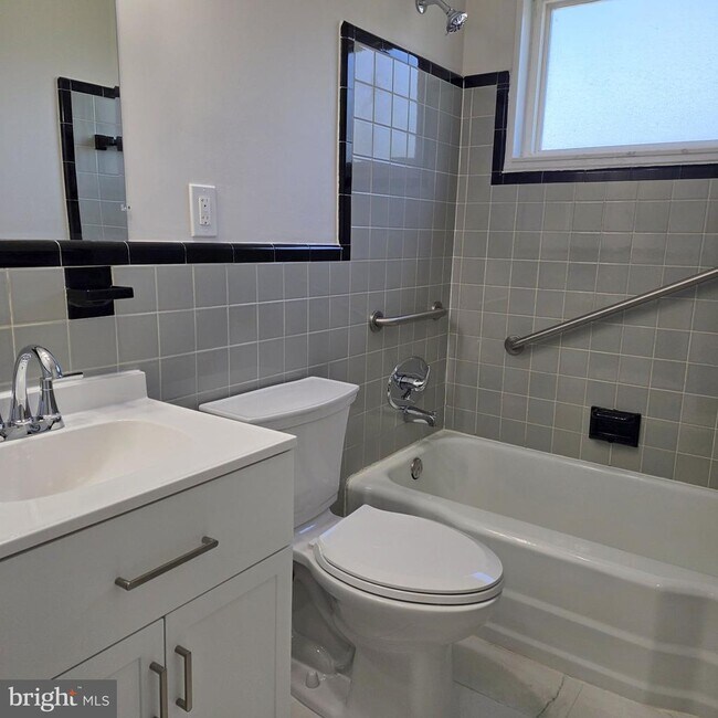Building Photo - 13114 Bluhill Rd
