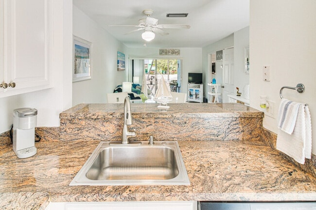 Building Photo - 9860 Leeward Ave