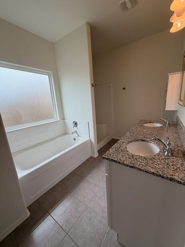 Building Photo - Beautiful 3BR/2BA House in Centerton with 2-Car Garage