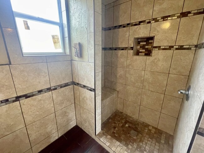 Building Photo - 565 Campus St