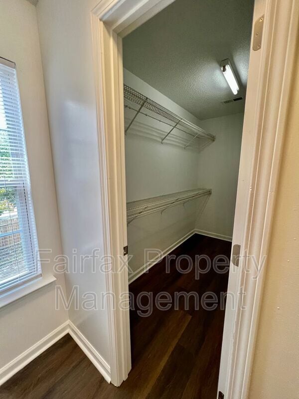 Building Photo - 201 Ridge Lake Dr