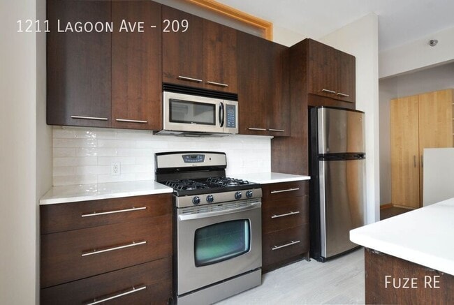 Building Photo - 1211 Lagoon Ave