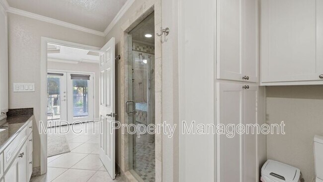 Building Photo - 156 Trelawney St