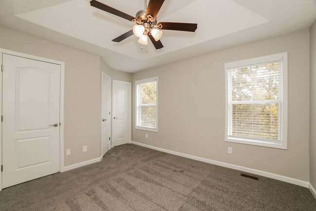 Building Photo - 104 Rockefeller Ln