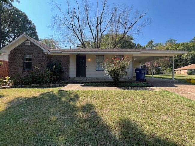 Primary Photo - Renovated 3 Bedroom 1 Bath Home for Rent!!