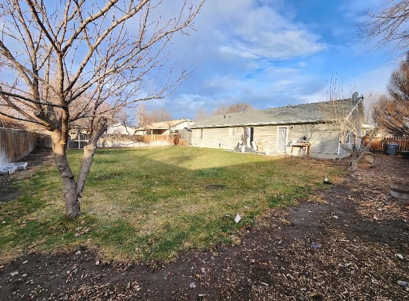 Building Photo - 875 Aspen Pl