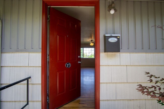 Building Photo - John's Landing 2Bdr in Garden Setting W Garage Ready Early September!