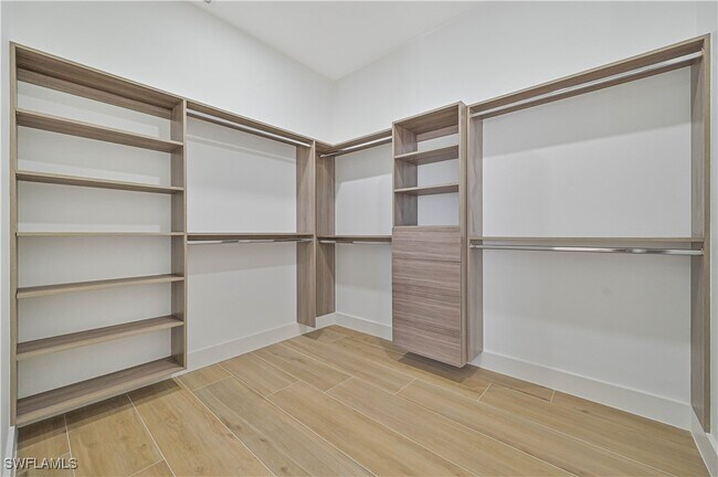 Building Photo - 106 NW 18th Pl