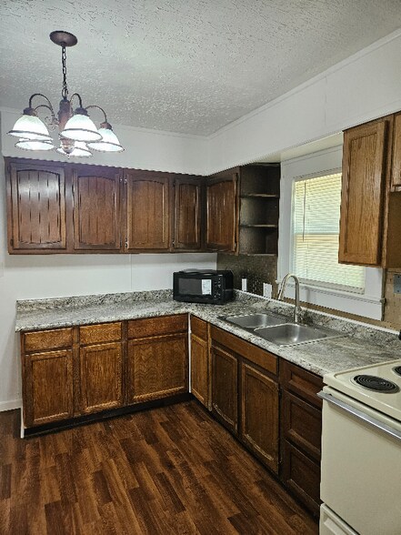 Building Photo - 1308 Muncie