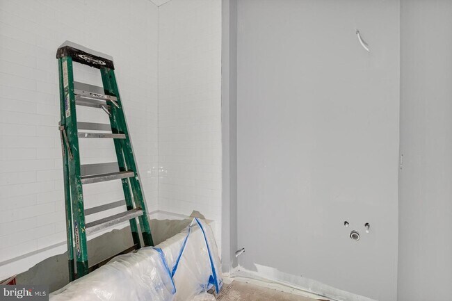 Building Photo - 2119 N Front St