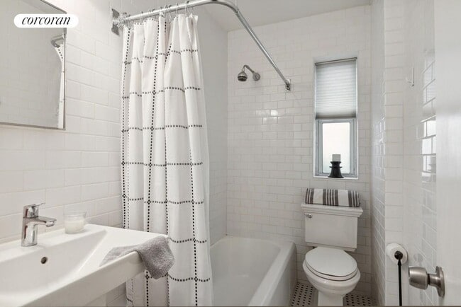 Building Photo - 29 W 64th St