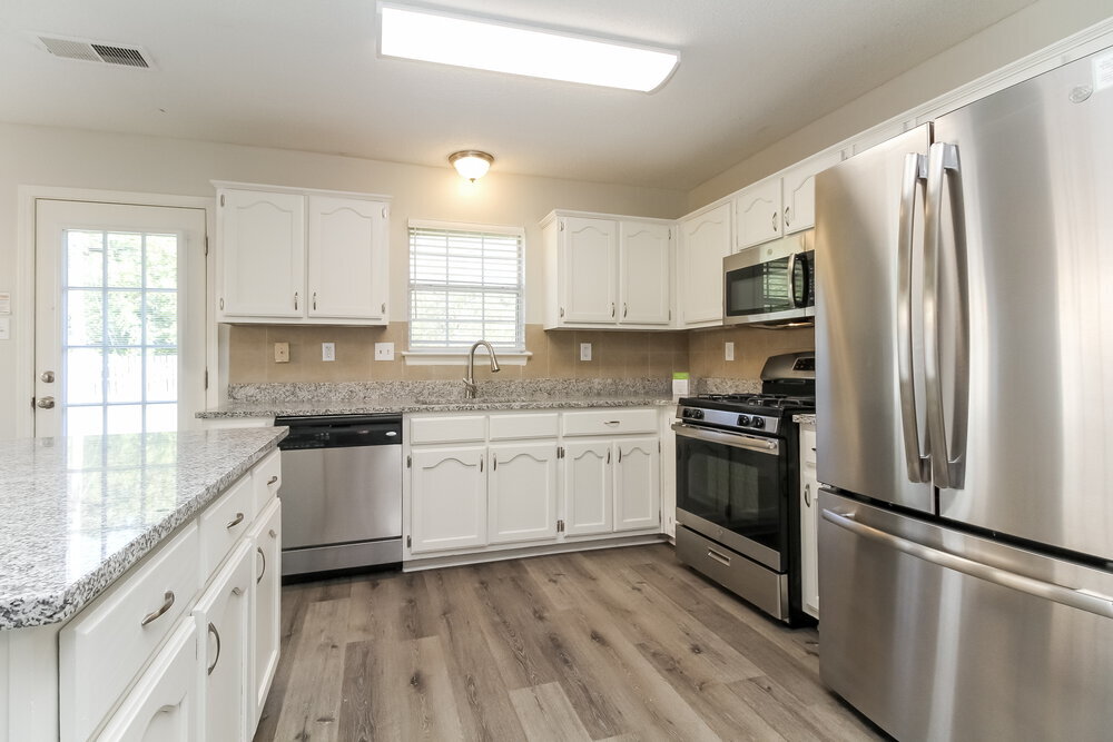 Building Photo - 8432 Creek Front Dr