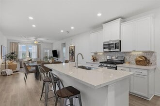 Building Photo - 858 Papaya Dr