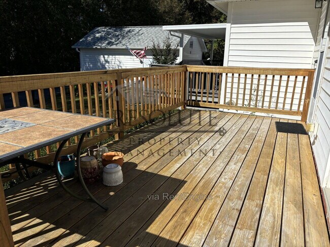 Building Photo - 107 E Moss Creek Dr