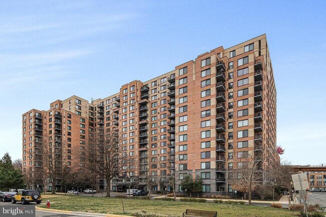 Building Photo - 2451 Midtown Ave