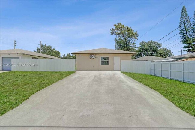 Building Photo - 2120-2122 Thomas St # 2122 HOLLYWOOD, FL 33020