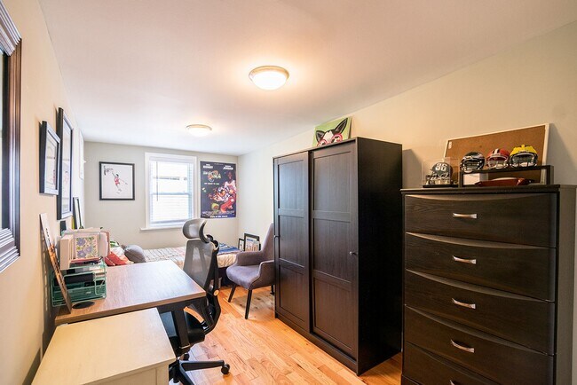 Building Photo - Charming Two Bedroom in Fishtown