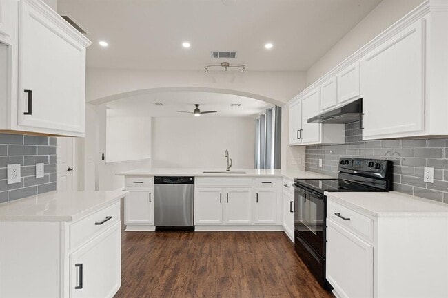 Building Photo - 8902 Magna Carta Loop