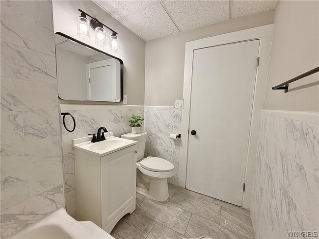 Building Photo - 35 Dorris Ave