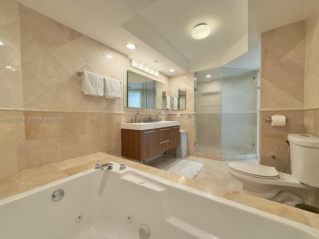 Building Photo - 16400 Collins Ave