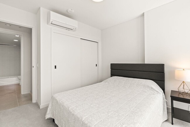 Building Photo - Furnished 1 bed / 1 bath / 1 parking at Sk...