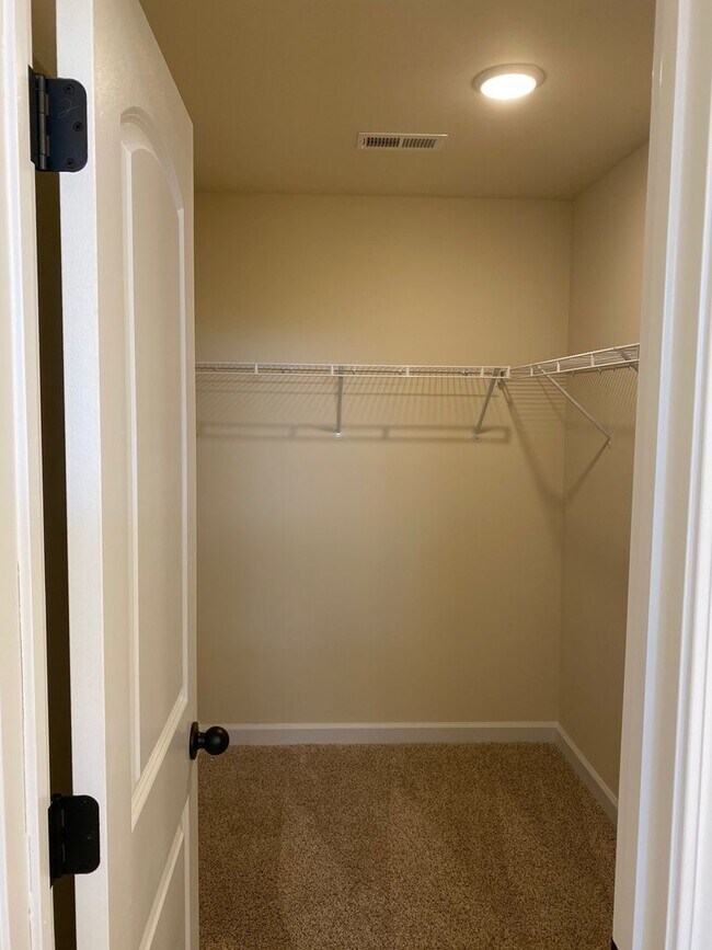 Building Photo - 2 bedroom, 2.5 bath end unit unfurnished townhouse in Sneads Ferry Justice Farm Townhome community