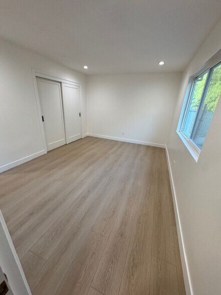 Building Photo - 10839 Fellows Ave