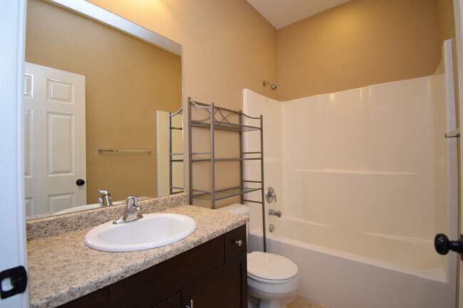 Building Photo - 5 Bed 3.5 Bath House next to TopGolf!!!