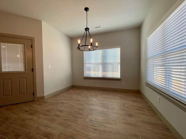 Building Photo - 912 Cook St