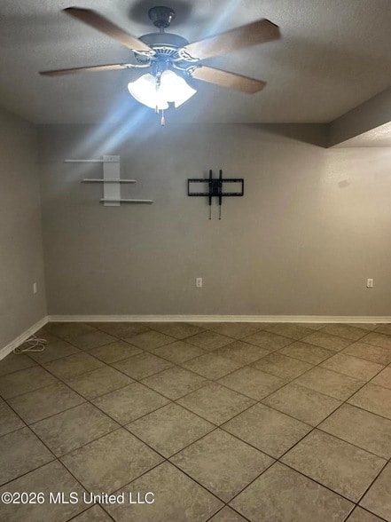 Building Photo - 1625 Martin Bluff Rd